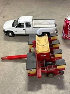 lot 107 image: Ertl Case IH Cyclo Air #609-8701 & Truck