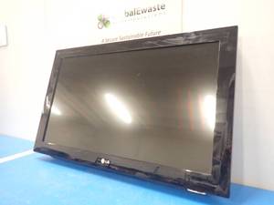 lot 5 image: LG&nbsp32LD452B 32 TV  1366 x 768 resolution screen  Includes Power Cable