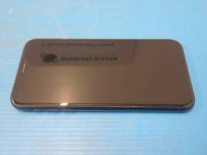 lot 37 image: Apple&nbspiPhone XR a1984  64GB of storage  Carrier status unknown  includes power cable  minor scratches in screen