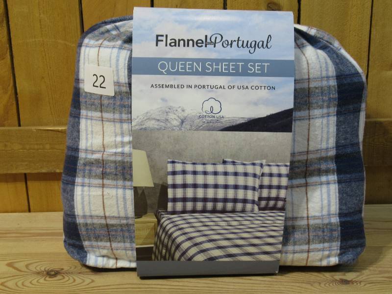 lot 22 image: Portuguese Flannel 4-piece Sheet Sets