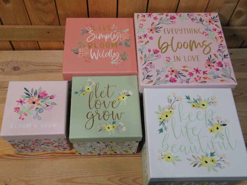 lot 116 image: Set of 10 Gift Boxes