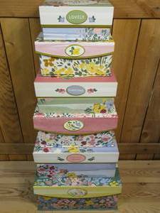 lot 25 image: Set of 6 Gift Boxes
