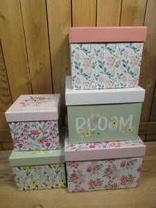 lot 27 image: Set of 5 Gift Boxes