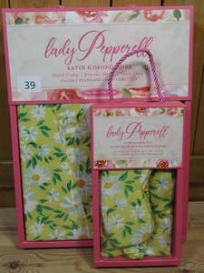 lot 39 image: Lady Pepperell Robe, Sleep Mask & 2-Piece Pillowcase Gift Set