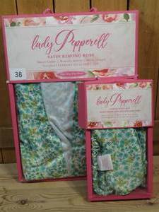 lot 38 image: Lady Pepperell Robe, Sleep Mask & 2-Piece Pillowcase Gift Set