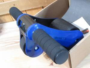 lot 134 image: LiveFit Non-Slip Portable Fitness Ab Roller w Knee Pad, Blue