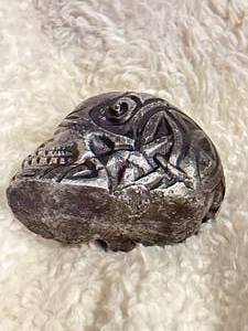 lot 23 image: Solid Metal Unique Skull