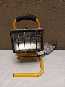 lot 45 image: PORTABLE HALOGEN LIGHT