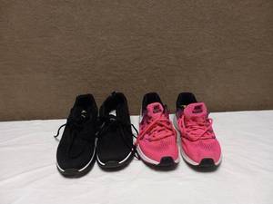 lot 53 image: 2 PAIR OF NIKE 10.5 WOMENS SHOES