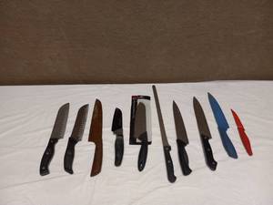 lot 60 image: HUGE LOT OF KNIVES