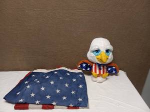 lot 73 image: U.S FLAG & STUFF PATRIOTIC EAGLE