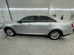 2013 Ford Taurus SE - 2 OWNERS