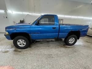 1998 Dodge Ram 1500 - 2 OWNERS - 4X4