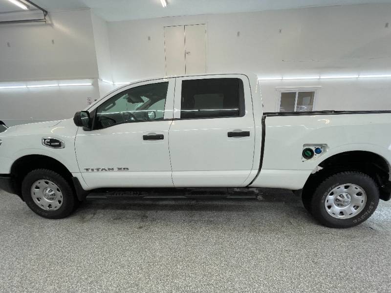 2017 Nissan Titan - CUMMINS V8 DIESEL - 4X4