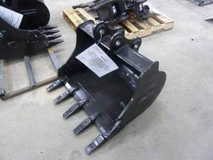 lot 7 image: LANDHERD Mini Excavator Bucket Cat 303