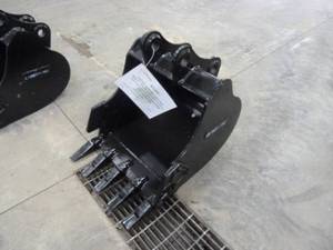 lot 9 image: LANDHERD Mini Excavator Bucket Cat 305