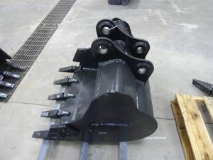 lot 10 image: LANDHERD Mini Excavator Bucket Cat 305