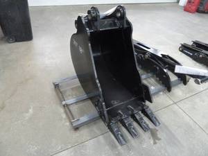 lot 14 image: LANDHERD Mini Excavator Bucket Cat 307