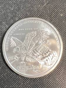 1 TROY OZ .999 FINE SILVER TRUMP ROUND