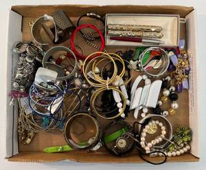 lot 102 image: Group Of Vintage Costume Jewelry