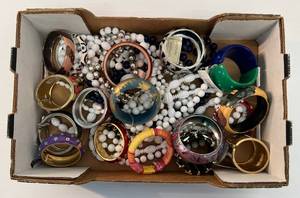 lot 114 image: Group Of Vintage Costume Jewelry