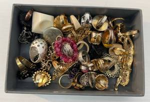 lot 115 image: Group Of Misc. Vintage Rings (Misc. Sizes)