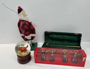 lot 19 image: Vintage Brass Angel Candle Snuffer And Angels