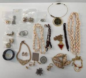 lot 84 image: Group Of Vintage Costume Jewelry