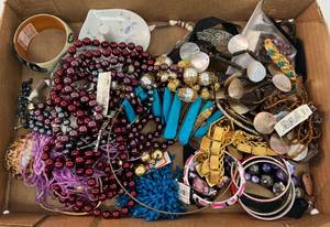lot 86 image: Group Of Vintage Costume Jewelry