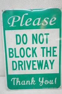 Do not block driveway sign