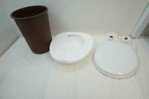 waste basket toilet seat