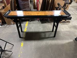 lot 6 image: Chin Hua Alter Table