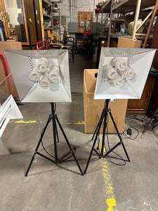 lot 8 image: Pair of Alzo digital photography lights
