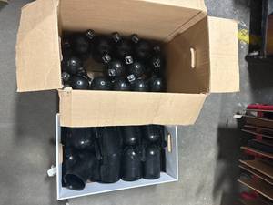 lot 12 image: Group of 32 Track Lighting Fixtures