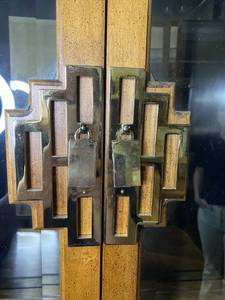 lot 1 image: Chin Hua Cabinet