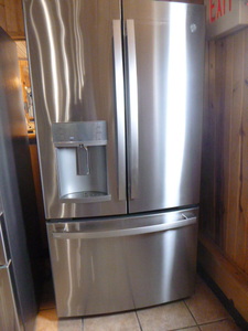 lot 4 image: GE French Door RefrigeratorFreezer