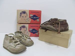 lot 11 image: Lot of 1930s-40s era baby shoes