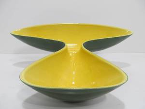 lot 14 image: Large Vintage Mid Century Atomic Style Red Wing Art Pottery Serving Bowl