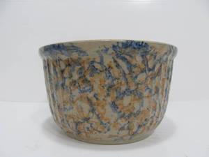 lot 16 image: Vintage RED WING Stoneware 7 Spongeware Bowl