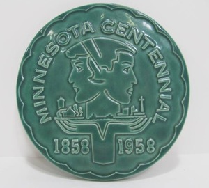 lot 17 image: Mint Vintage 1958 RED WING Art Pottery Round Trivet