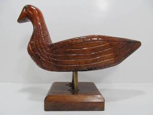 lot 30 image: Great Looking Vintage Signed Folk Art Carving - Hen Pheasant