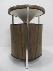 lot 32 image: Very Cool Retro Vintage Zenith Circle of Sound Speaker Table