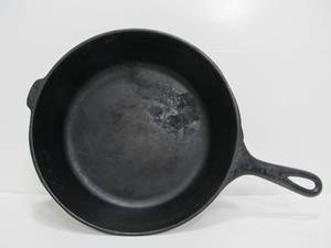 lot 49 image: Large Vintage WAGNER Cast Iron Deep Skillet