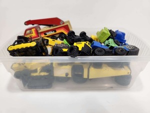 lot 77 image: Large Group of TONKA Diecast Metal Toy Vehicles