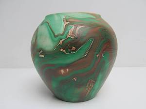 lot 184 image: Vintage MT. RUSHMORE South Dakota Art Pottery Vase