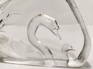 lot 84 image: Signed Kosta Boda Sweden Glass Swan Sculpture by Mats Jonasson