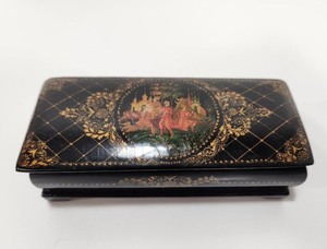 lot 90 image: Nicely Hand Painted Small Vintage Russian Lacquered Wood Box