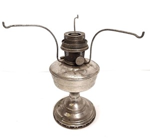 lot 97 image: Antique ALADDIN Model 12 Oil Lamp