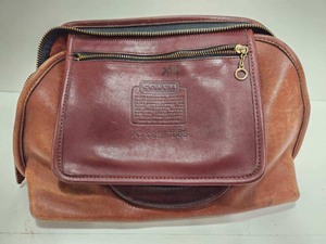 lot 134 image: Genuine Vintage COACH Leather Purse