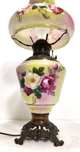 lot 135 image: Very Nice Vintage Electrified Gone with The Wind Table Lamp